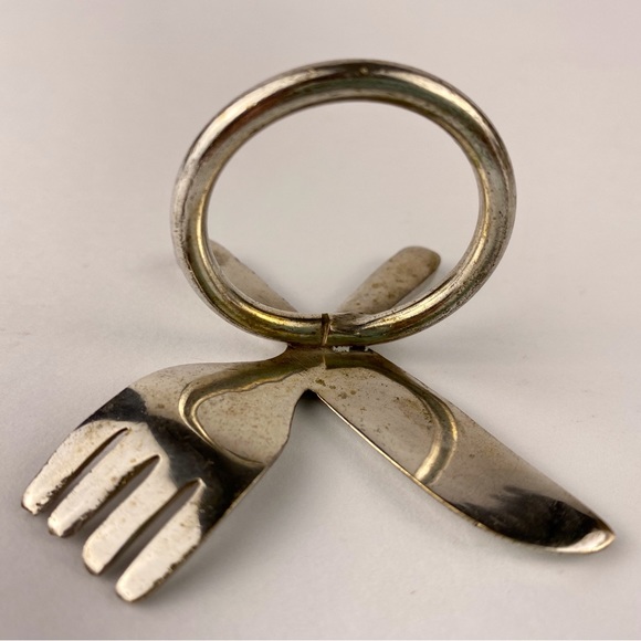 Pier 1 Napkin Rings set of 8, knife and fork design, silver plated - Picture 6 of 8